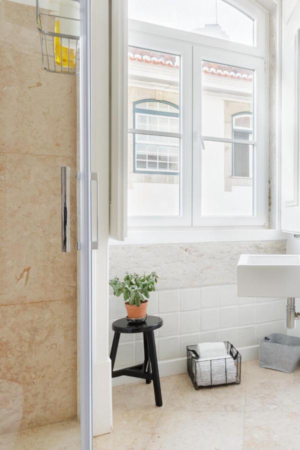 Lejlighed Update Urban Chic Flat In 19th Century Building 2 Bedrooms & 2 Bathrooms & Ac Alfama District *