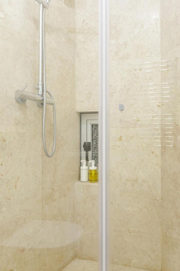 Lejlighed Update Urban Chic Flat In 19th Century Building 2 Bedrooms & 2 Bathrooms & Ac Alfama District *